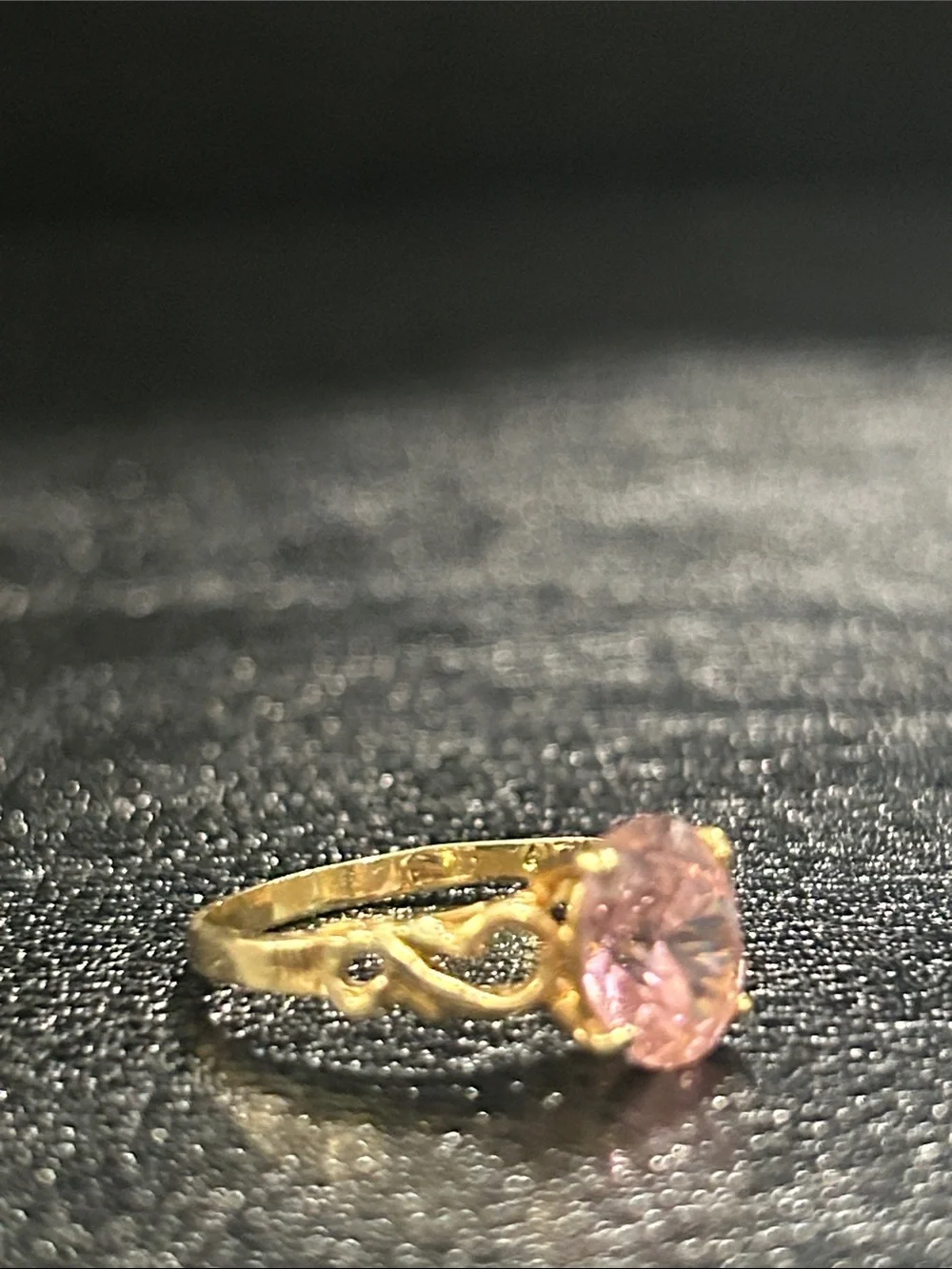 Vintage Gold Ring with Pink Oval Stone and Decorative Shoulders